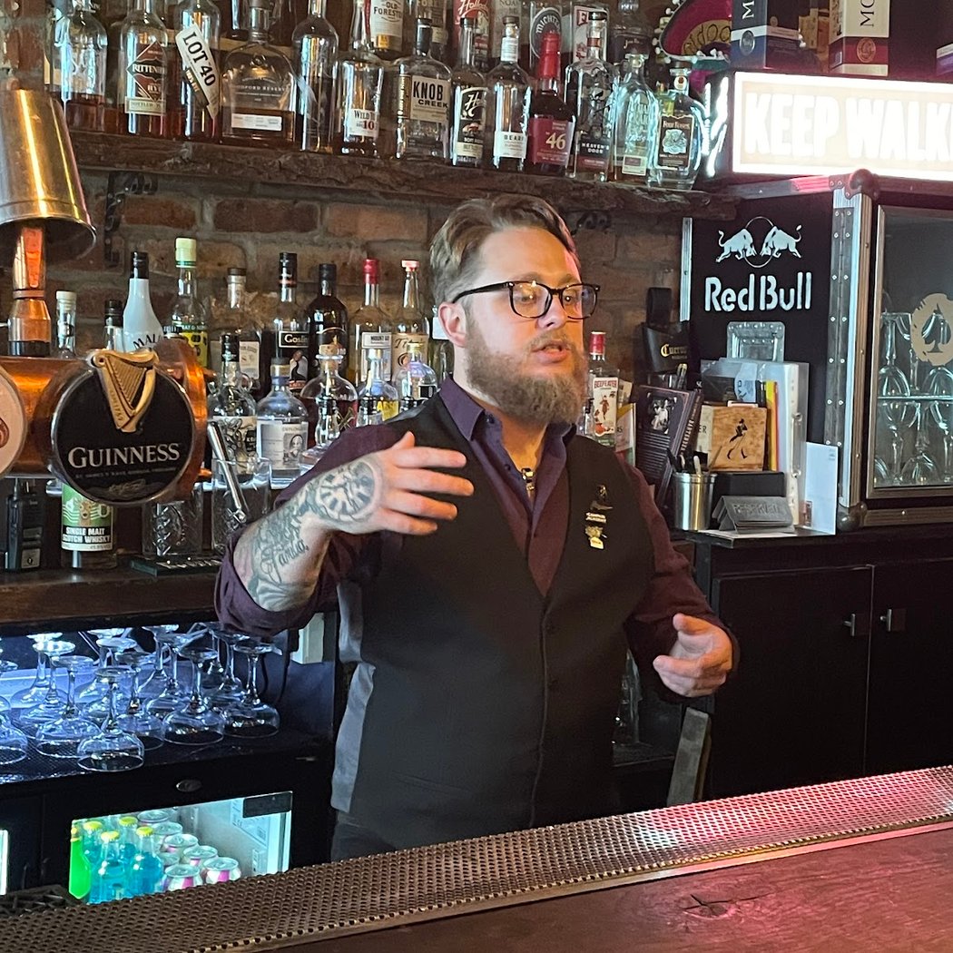 Smokin' Aces - Cocktail Bar & Whiskey Lounge 3