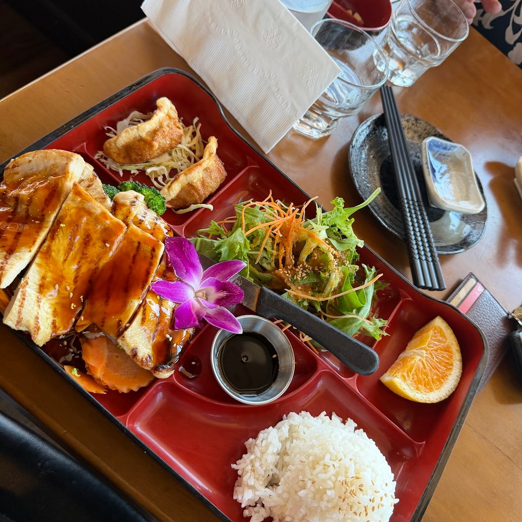 BLUEFIN SUSHI & THAI 3