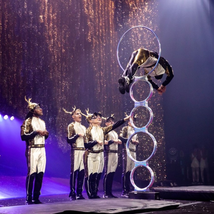 Cirque du Soleil Holiday Show 1