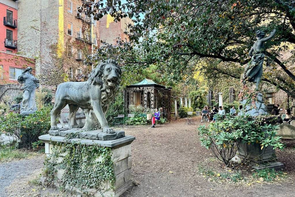Outdoor Movies at Elizabeth Street Garden 1