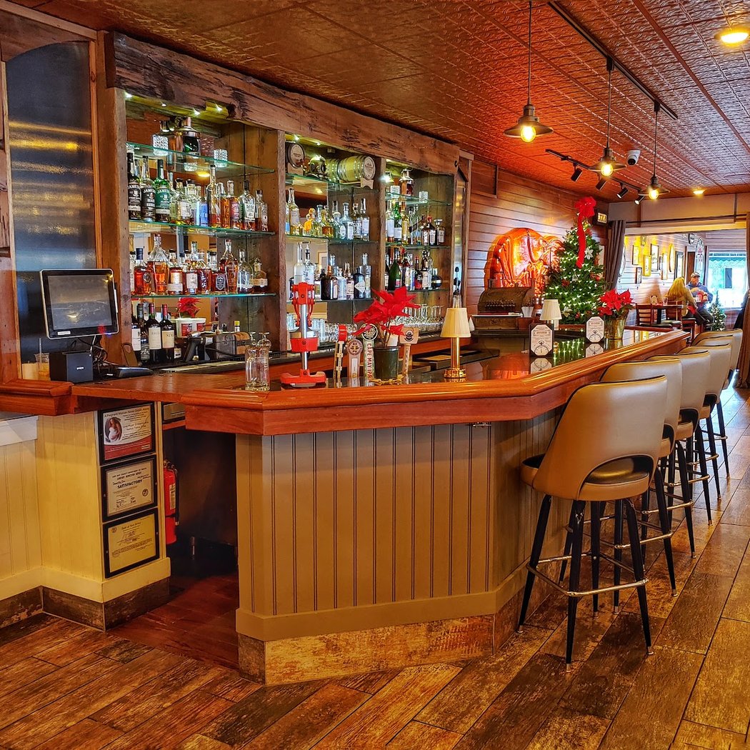 The Deauville Inn 2