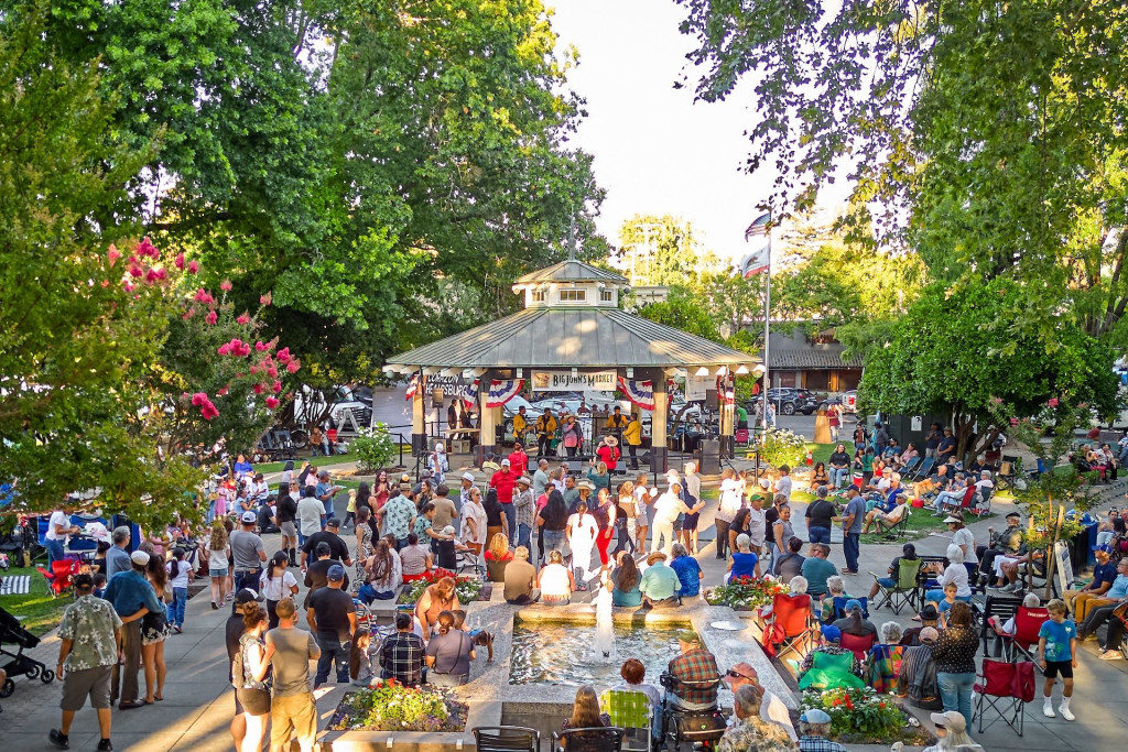 Healdsburg Plaza 1