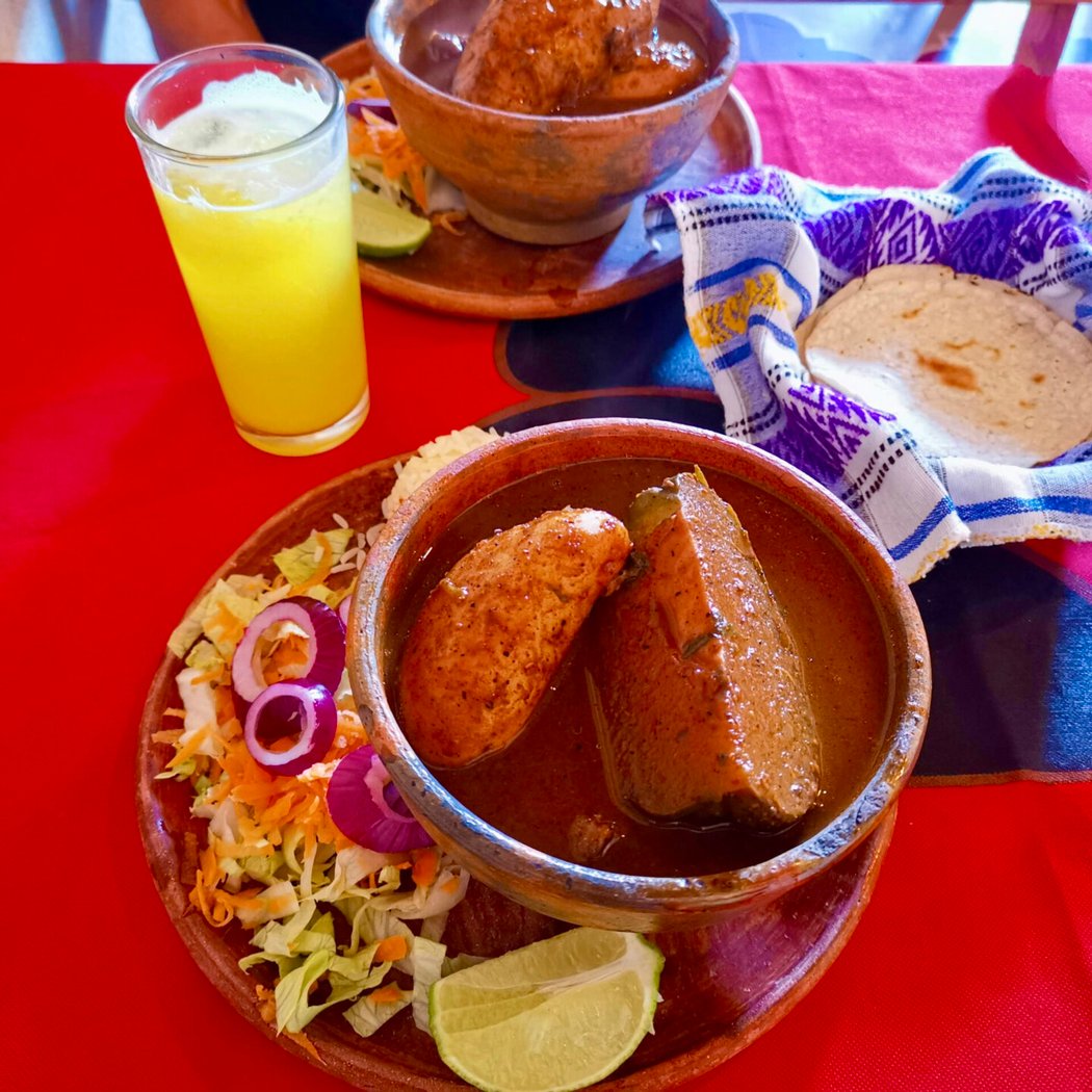 El Portón Tipico 1