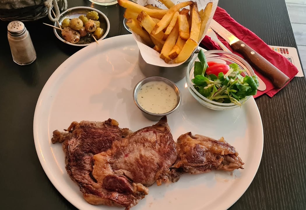 Le Bear's Café 3