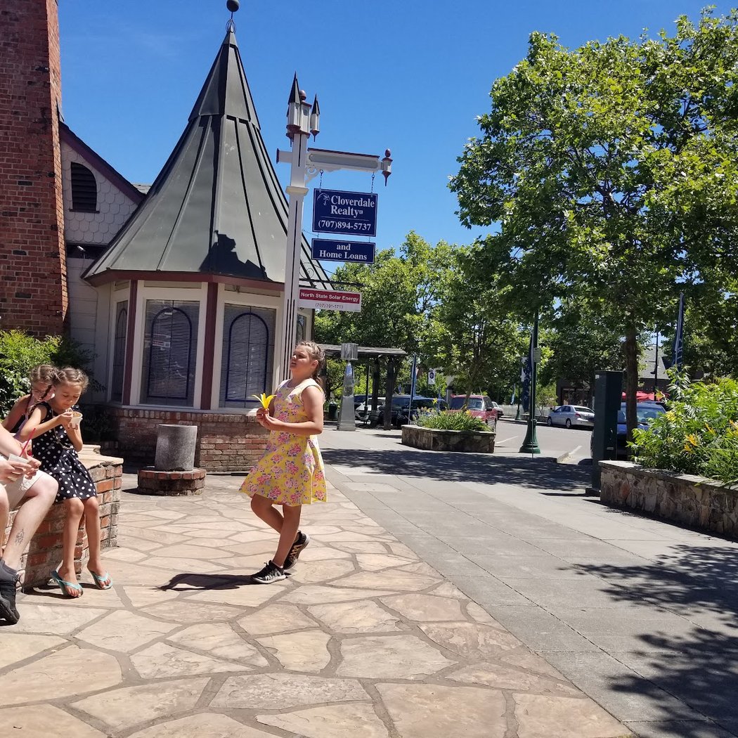 Cloverdale Wine Walk 2