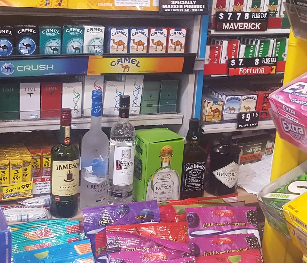 Bob's Liquors & Deli 2