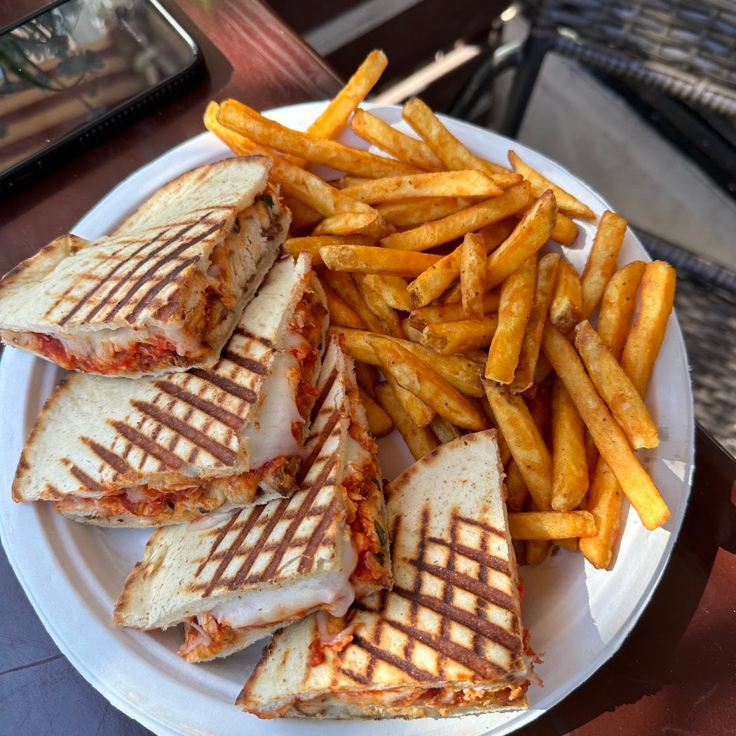 Take Away & Cafe 3