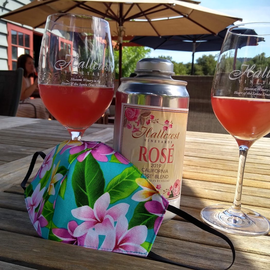 Hallcrest Vineyards: Holiday Market 3