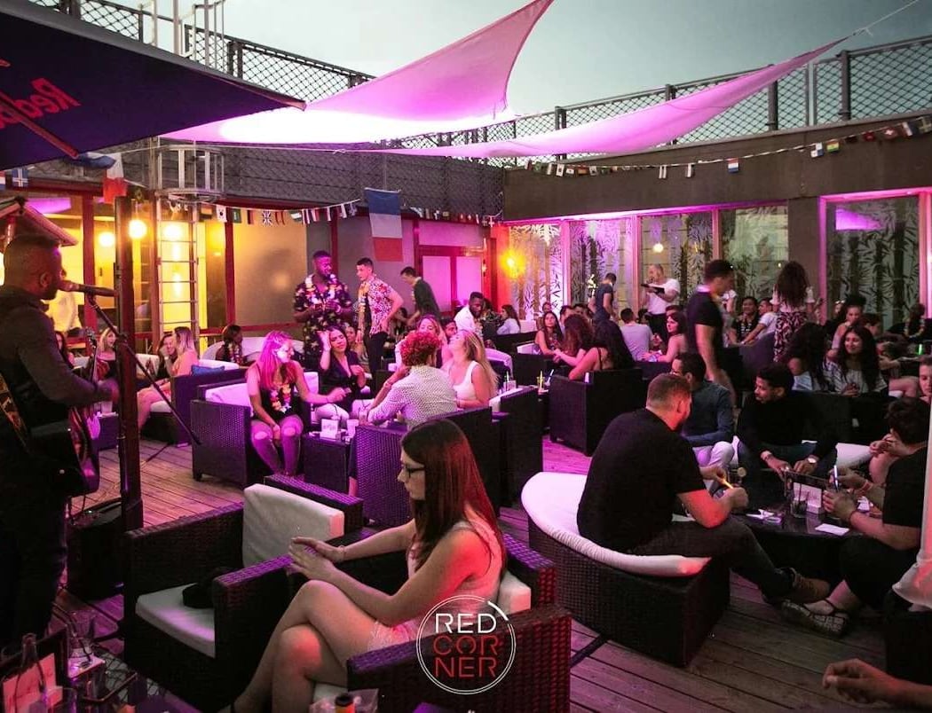 Red Corner, Bar Ambiance - Terrasse Rooftop - Karaoké Box 4
