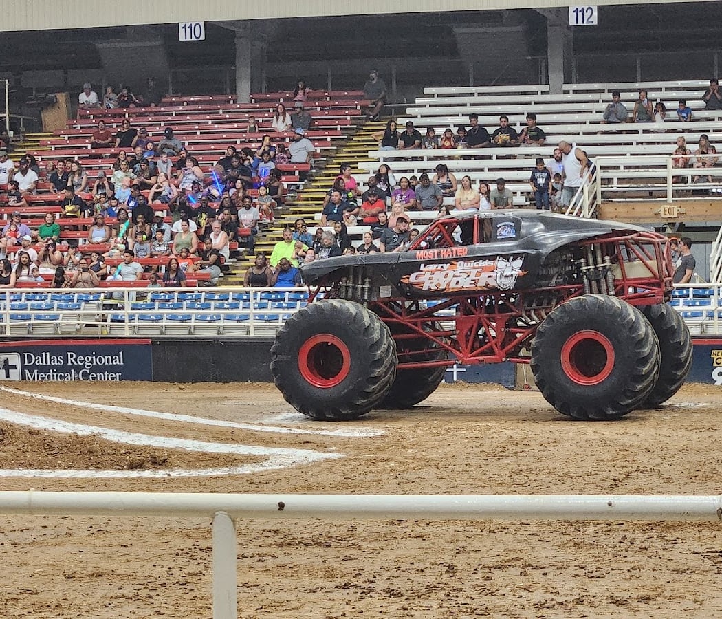 Gomez Western Wear Arena 2