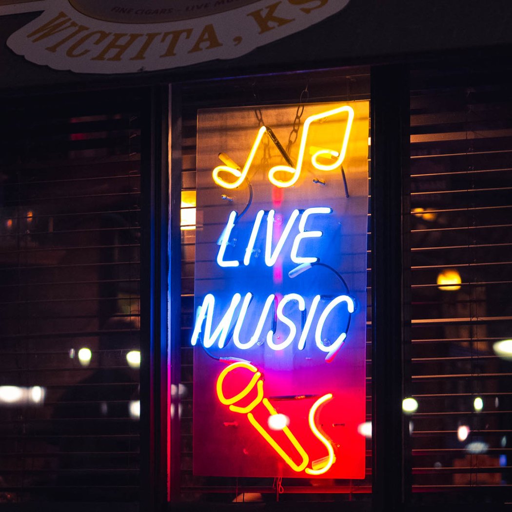 Mort’s Martini and Cigar Bar 3