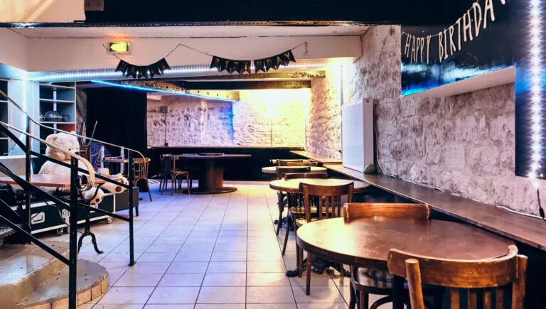 Privatisez le Bar Rouge Gorge 2