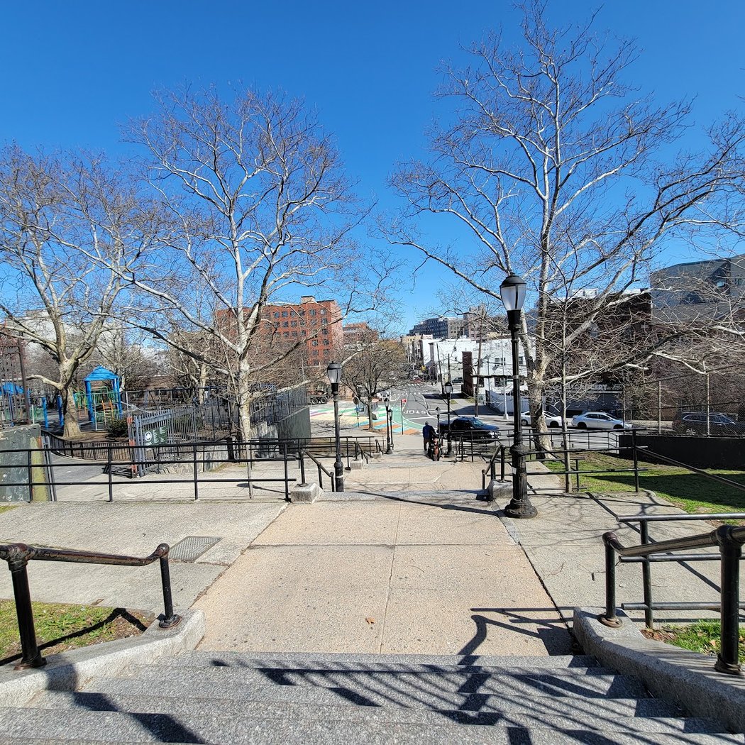 Horseshoe Playground 3