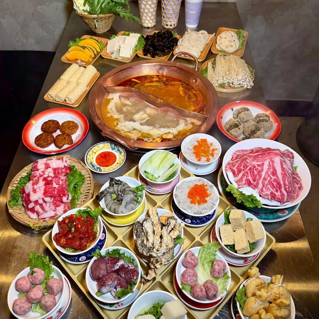 SuanQ Guizhou Hot Pot 贵州酸汤火锅 1