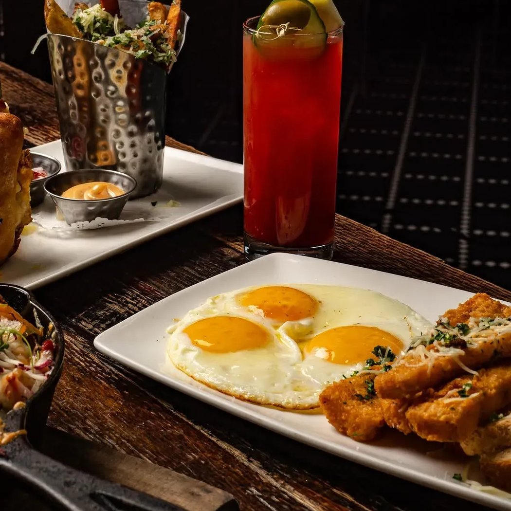 Sunday DJ Brunch at Tanner 2