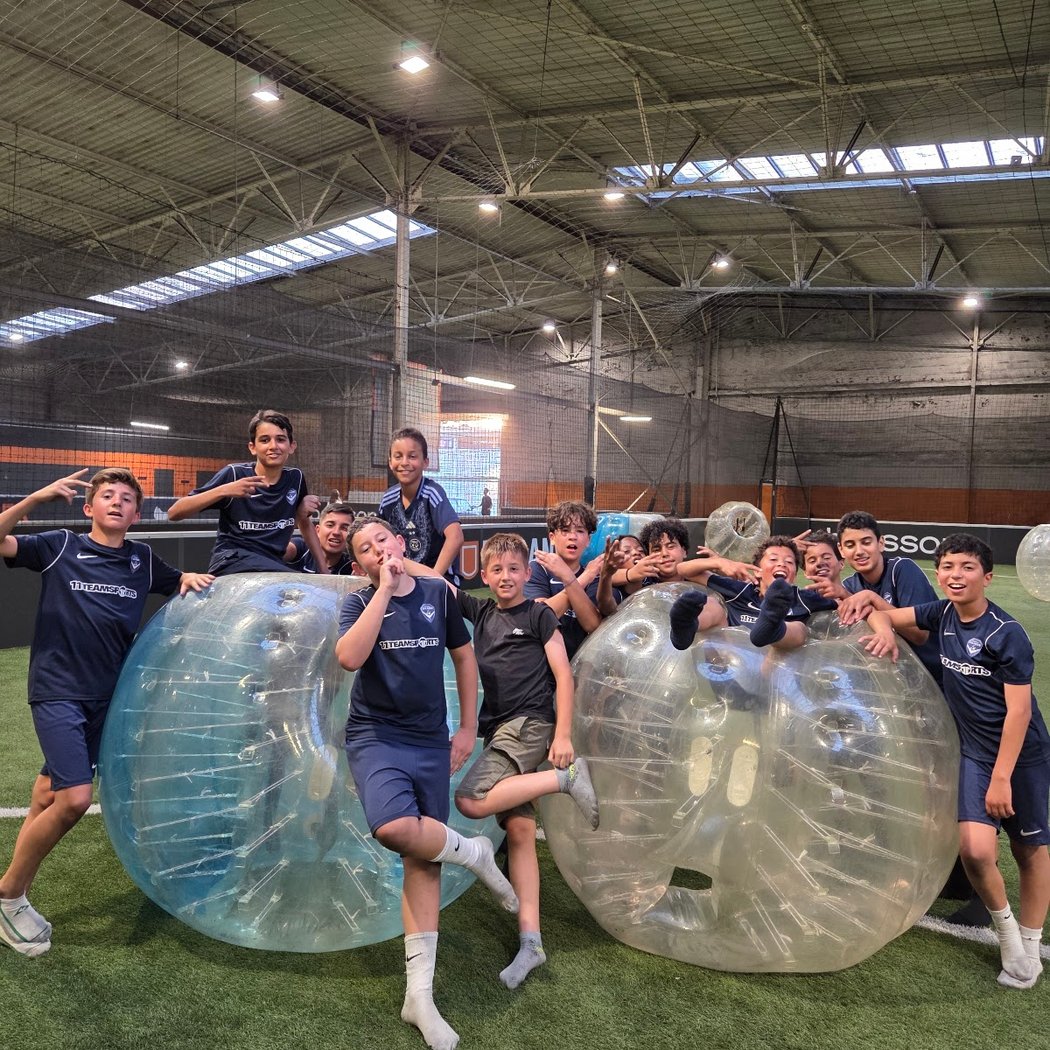 Bubble Foot Bordeaux - UniGames | Laser, Archery, Escape & Murder 3