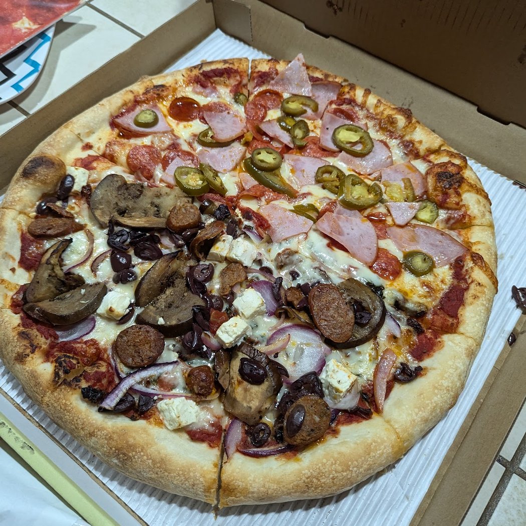 Melo's Pizza 3
