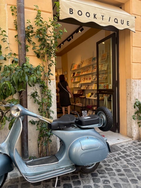 BOOKTIQUE 3