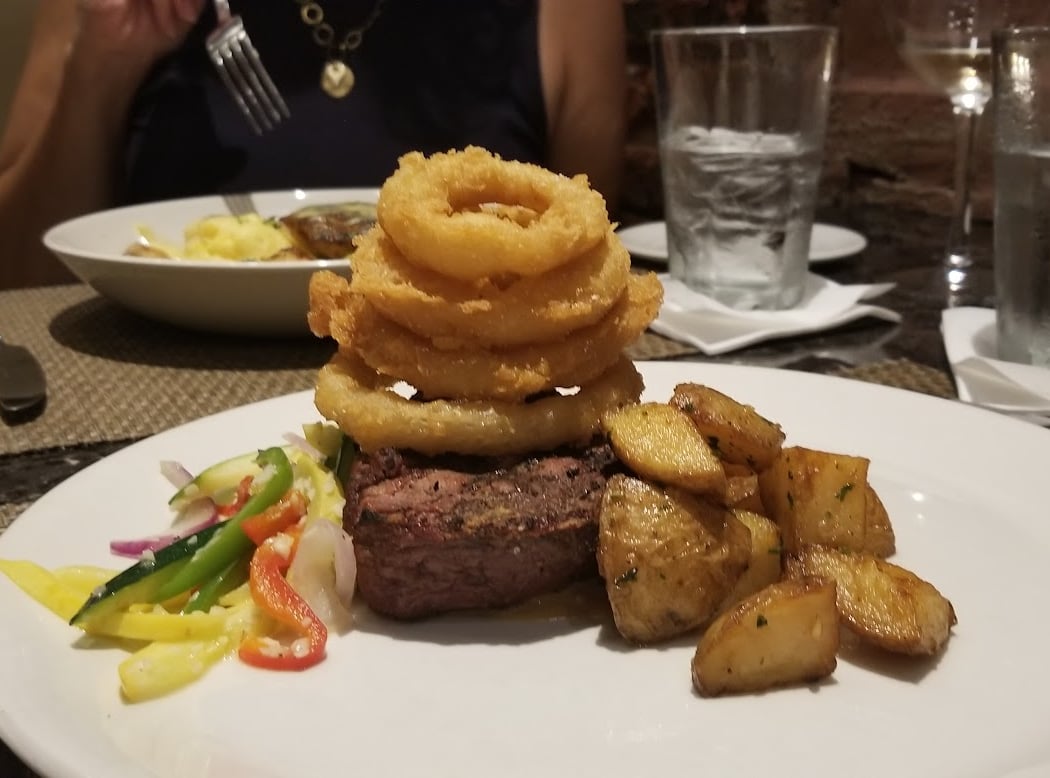 Cola's Restaurant 3
