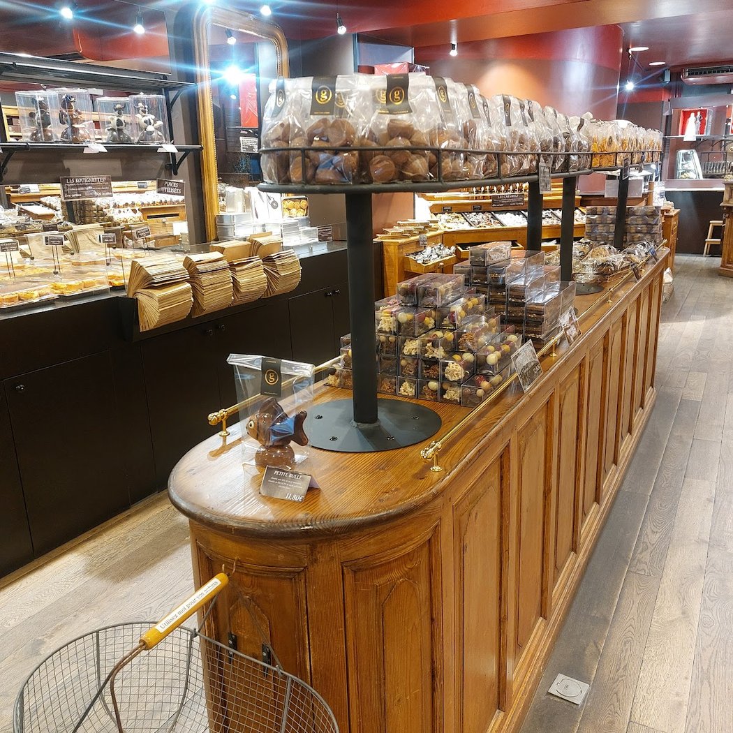 MAISON GEORGES LARNICOL - MOF - Biscuiterie Chocolaterie 2