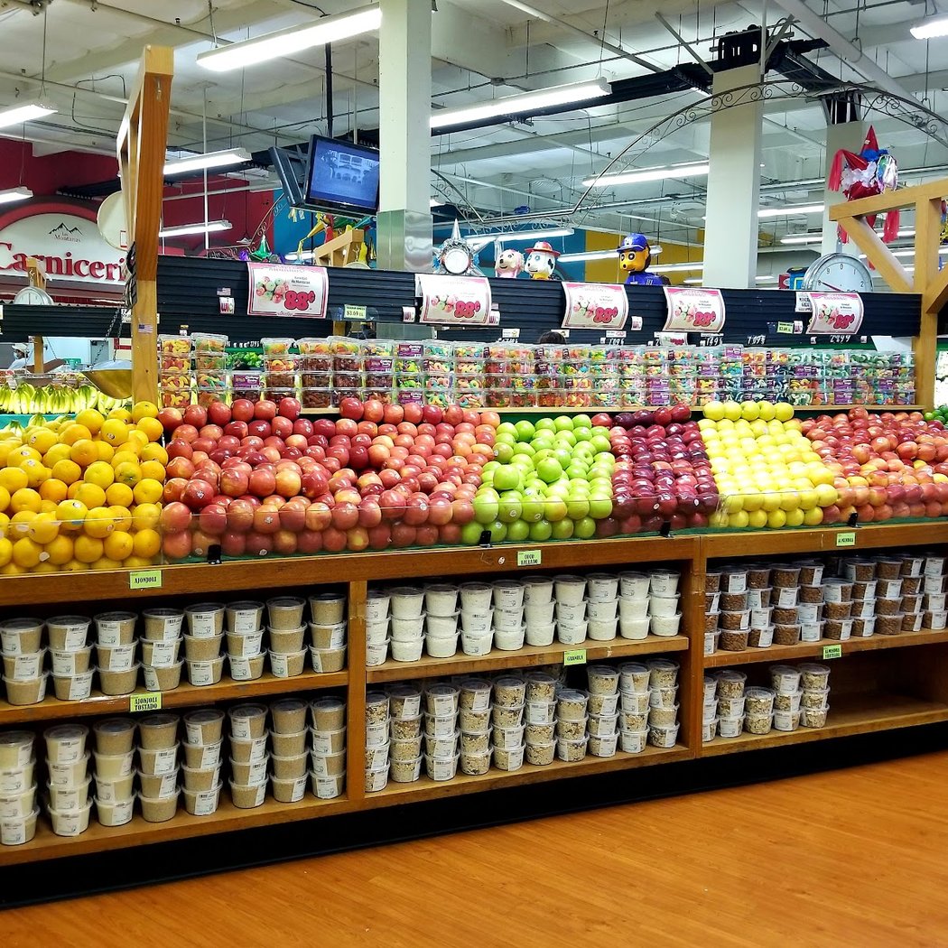 Las Montañas Supermarket 1