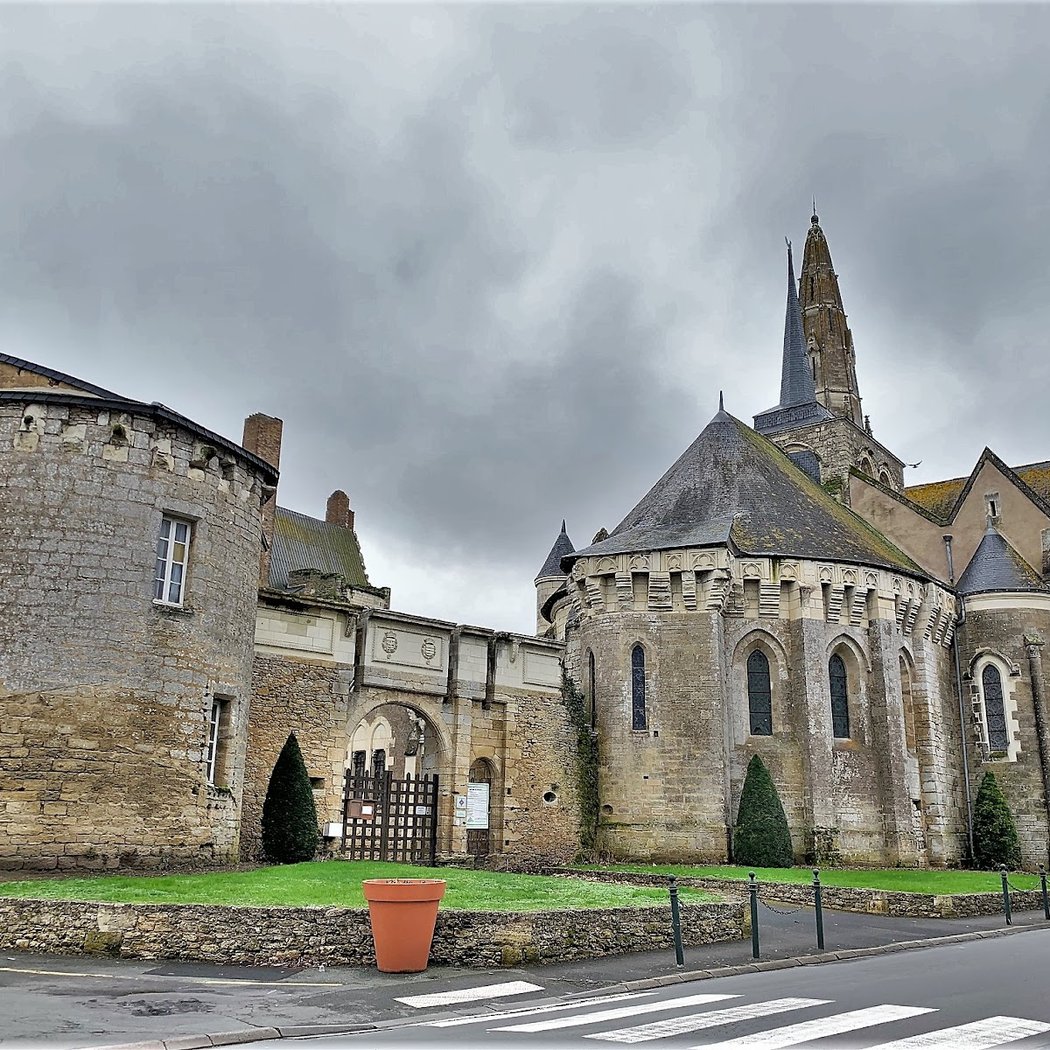 Castle Martigné-Briand 3