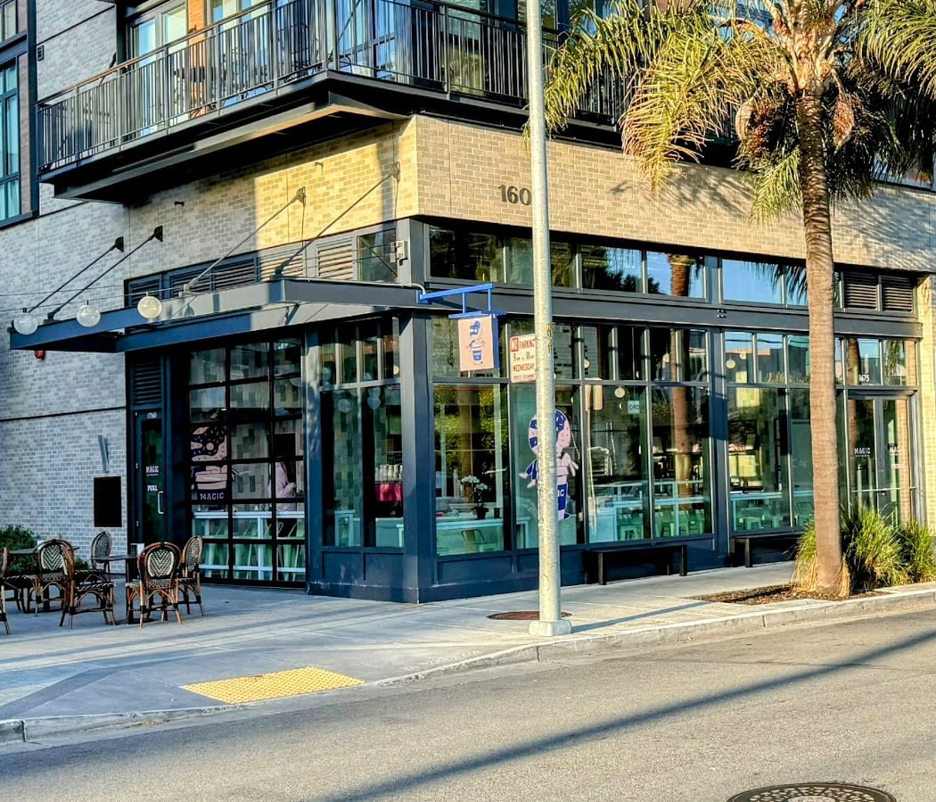 Magic Donuts & Coffee 3