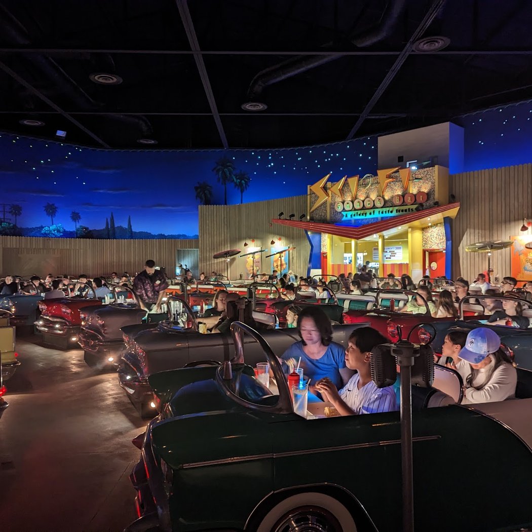 Sci-Fi Dine-In Theater Restaurant 3