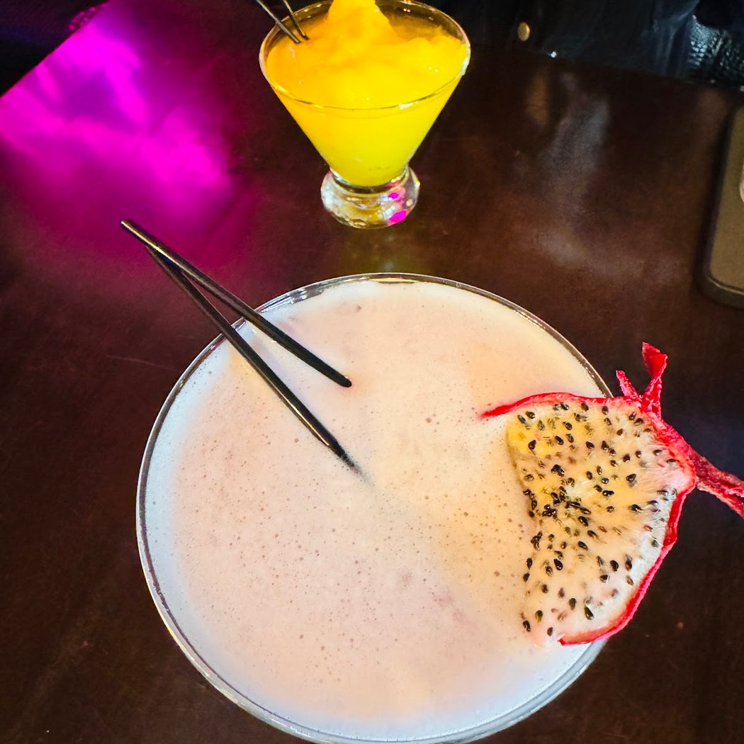 Tre Jolie Cafe lounge 4