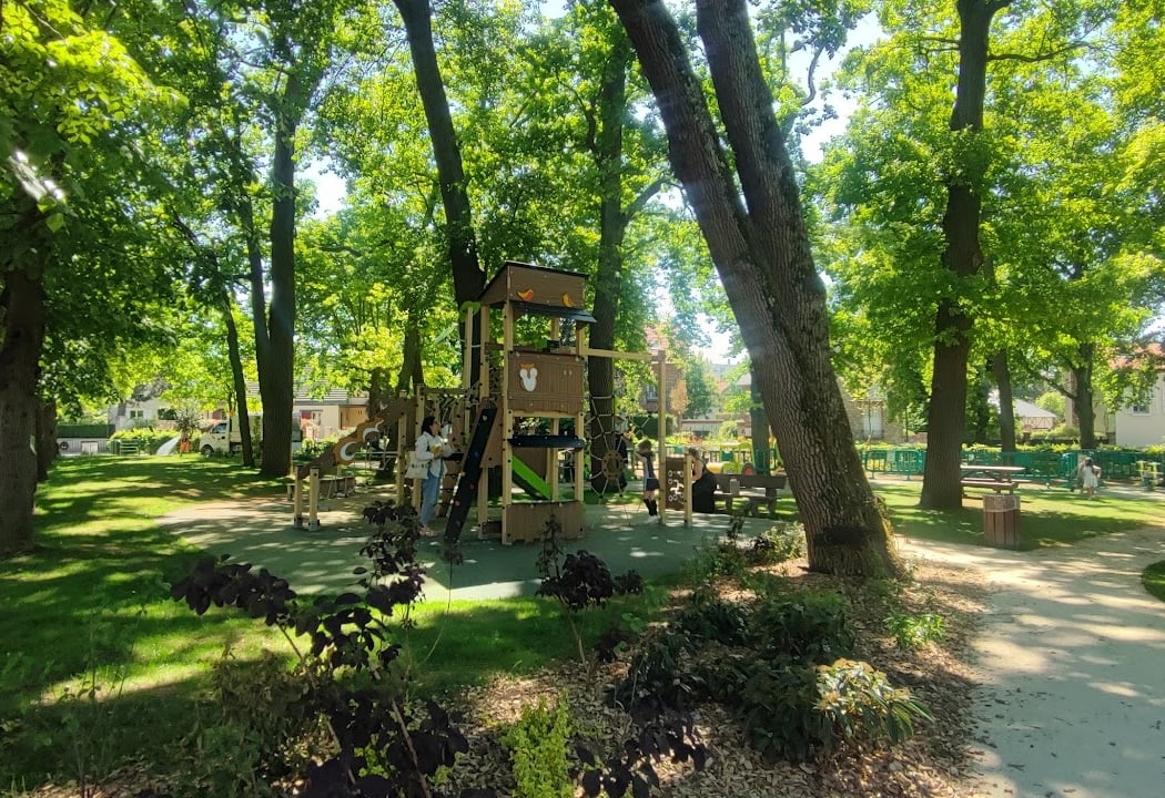 Square Louis Forest 1