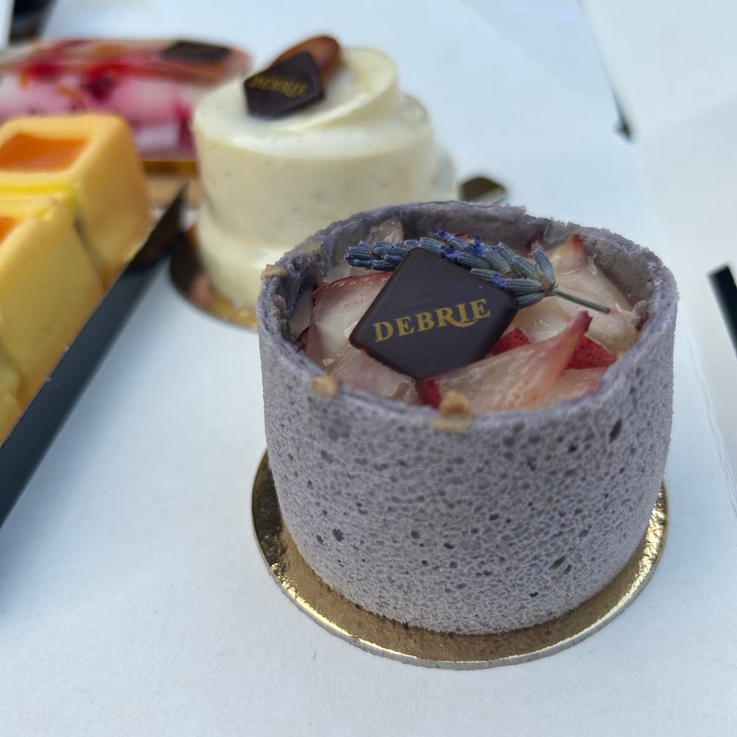 Pâtisserie Chocolaterie DEBRIE 3