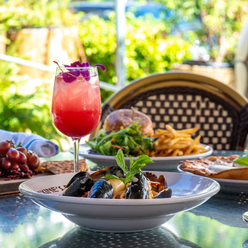 Maxine's Bistro and Bar - American Restaurant in Miami Beach 3