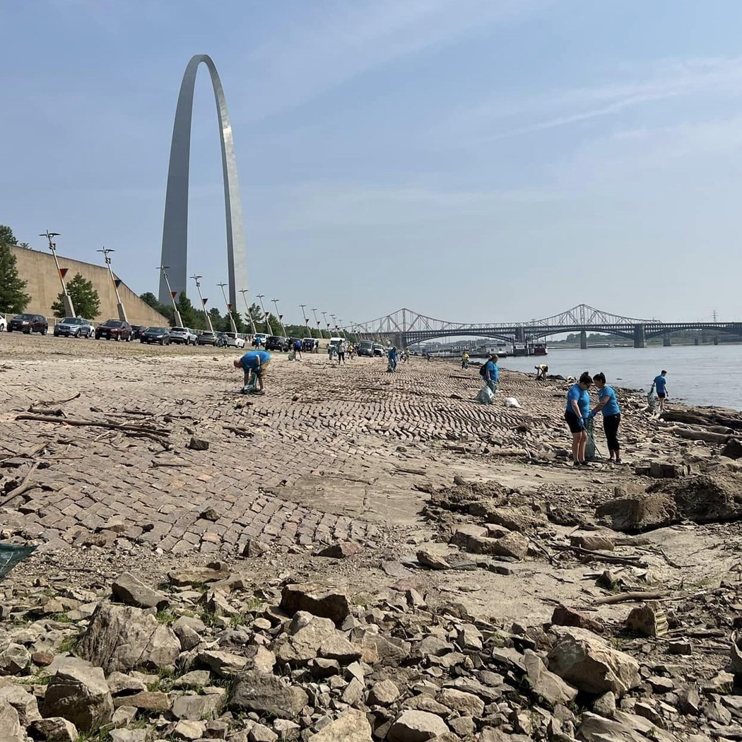 Arch Riverfront Cleanup 1