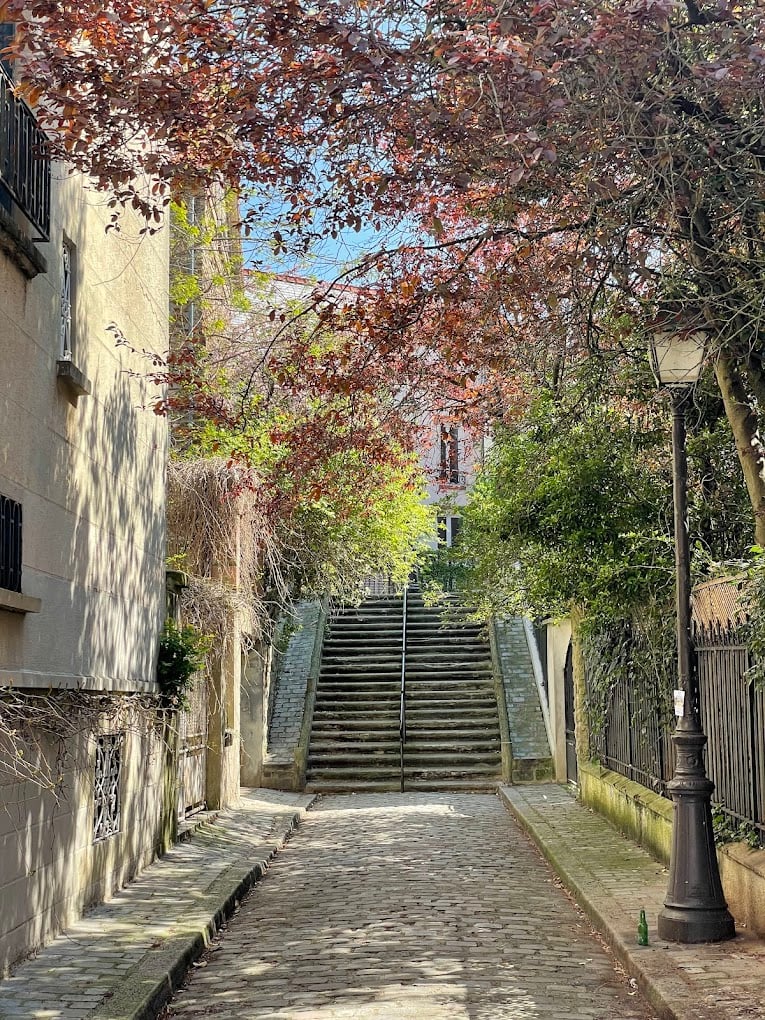 Breathe in the Calm of Campagne à Paris 3