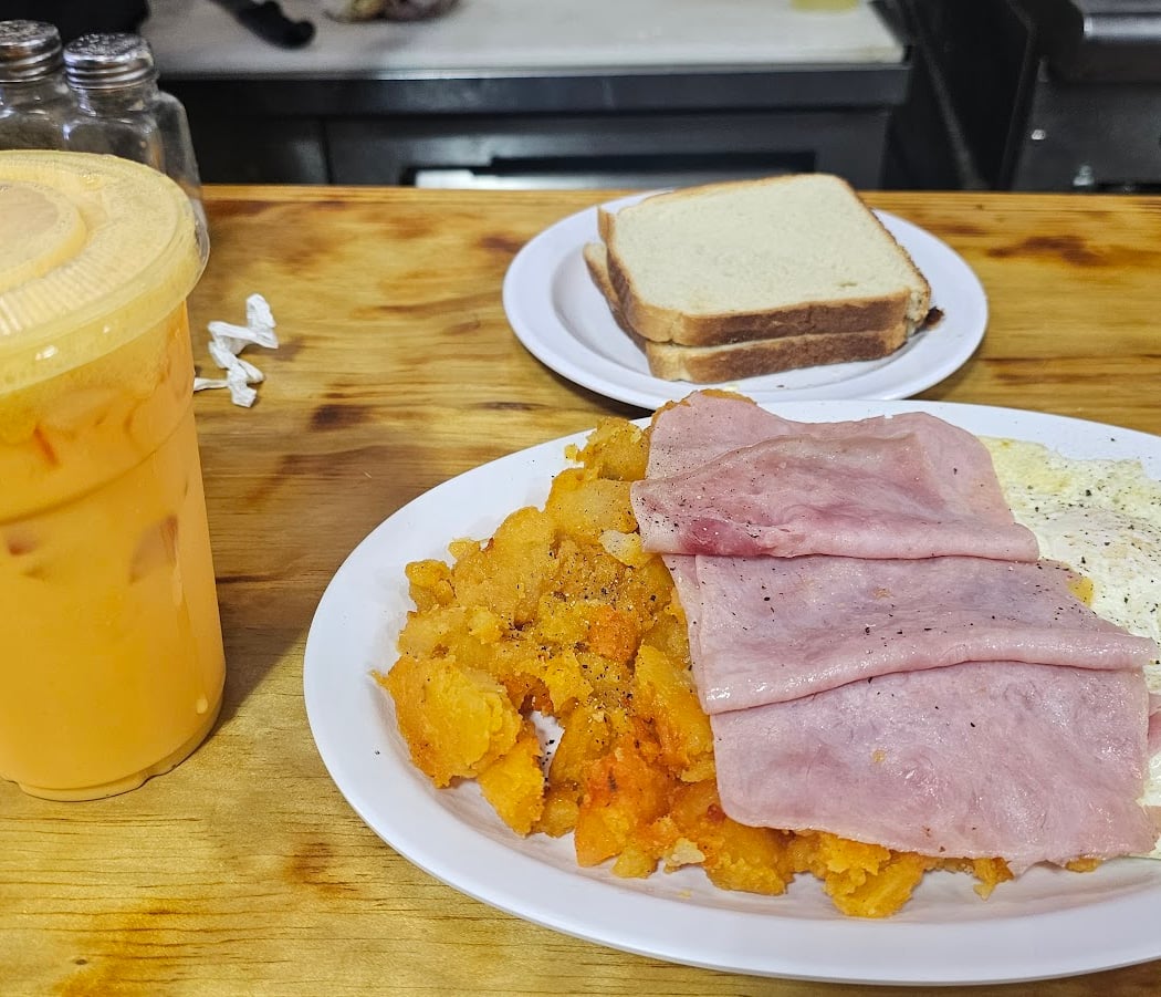 Reben Luncheonette 3