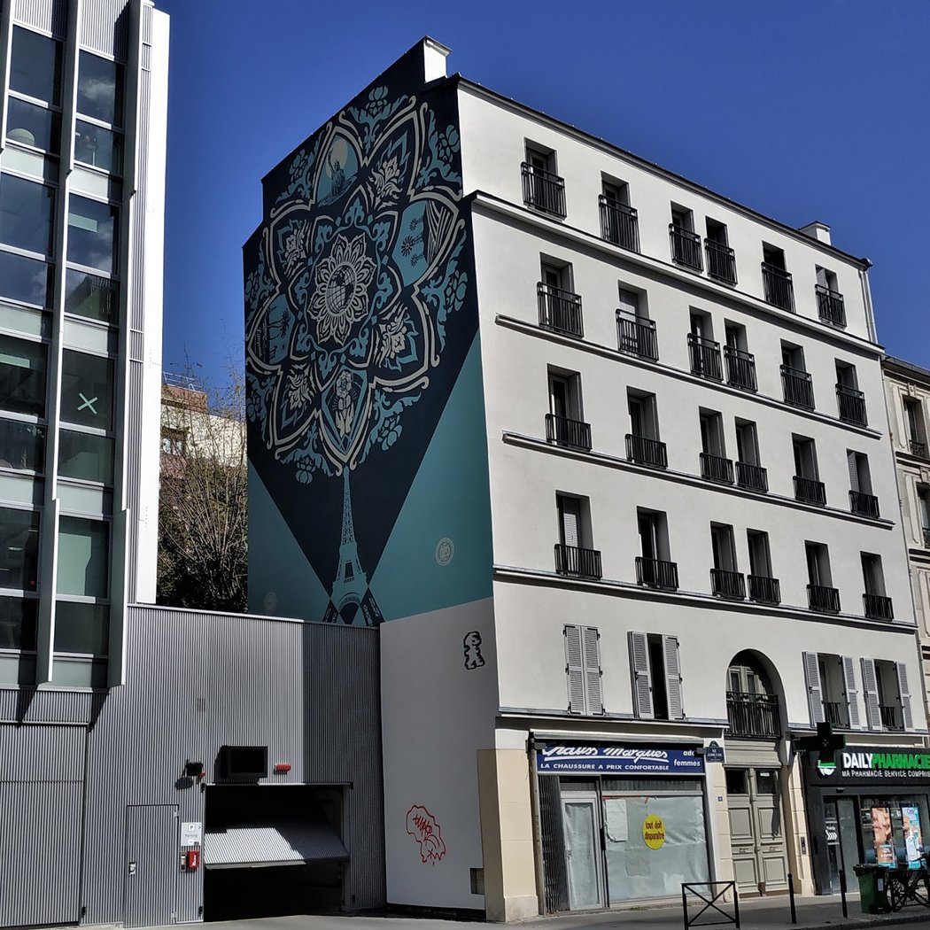 Street Art : "Delicate Balance" Fresque de Shepard Fairey 1