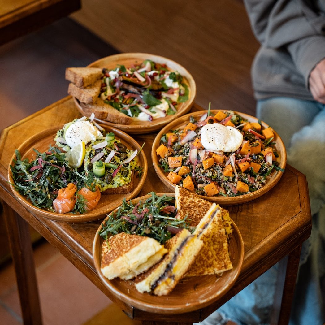 Chēz Coffee& Brunch 2