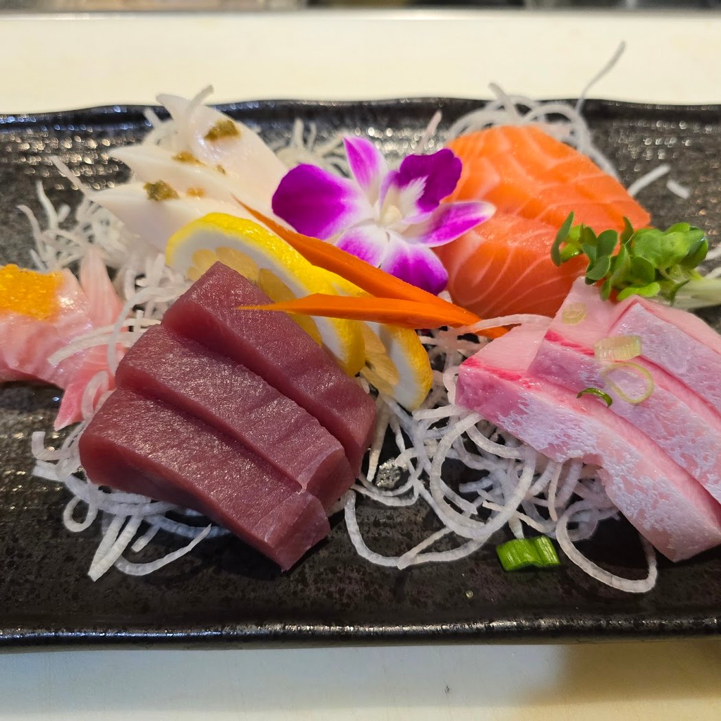 Kizuna sushi Japanese Restaurant 1