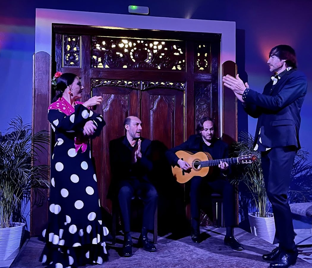Esencia de Sevilla: Cerámica, Flamenco y Artesanía 2
