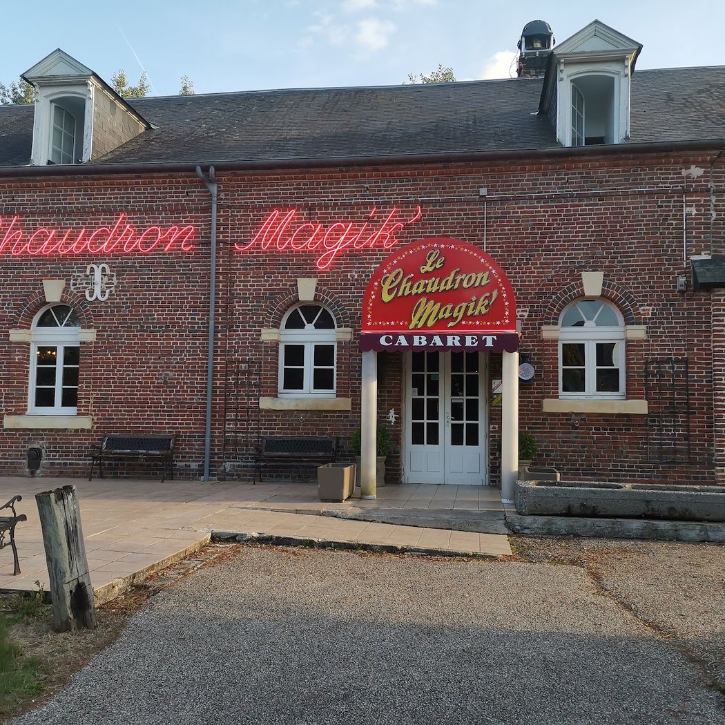 Déjeuner-spectacle au Cabaret le Chaudron Magik 2