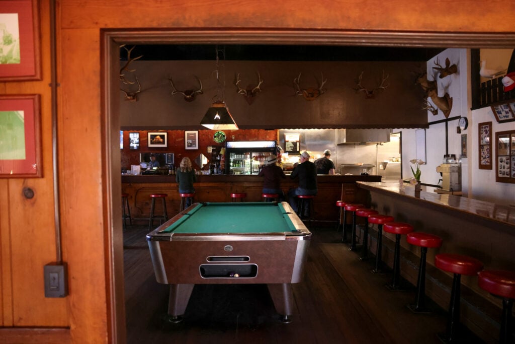 Casino Bar & Grill 3