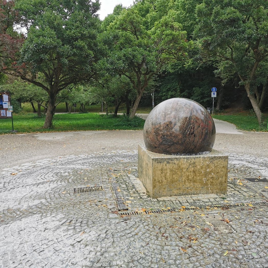Kugelbrunnen im Westpark 2