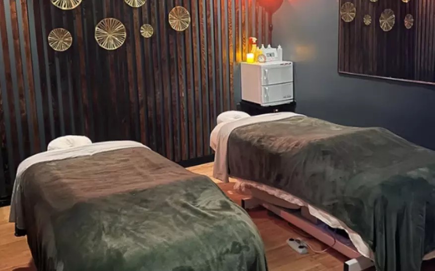 Unwind Side by Side: Rejuvenating Couples Massage 3