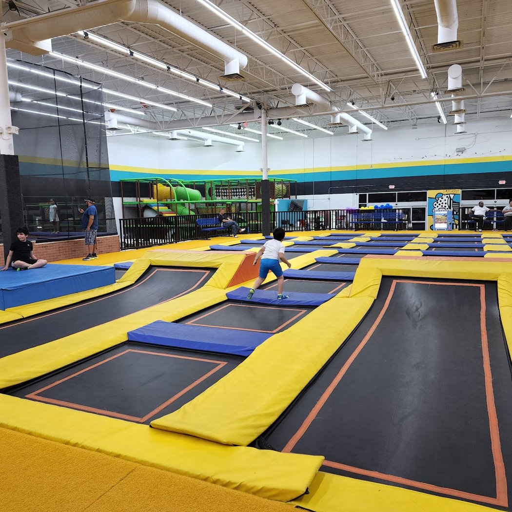 iRise Trampoline & Fun Park 2