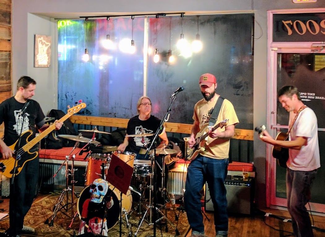 Live Music: The Freeturnals