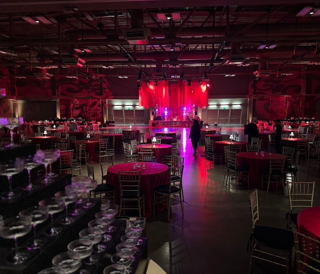 The Women The Women’s Symphony League of Austin presents: Fashion Luncheon Une Invitation à l’Élégance featuring Alicia Silverstone