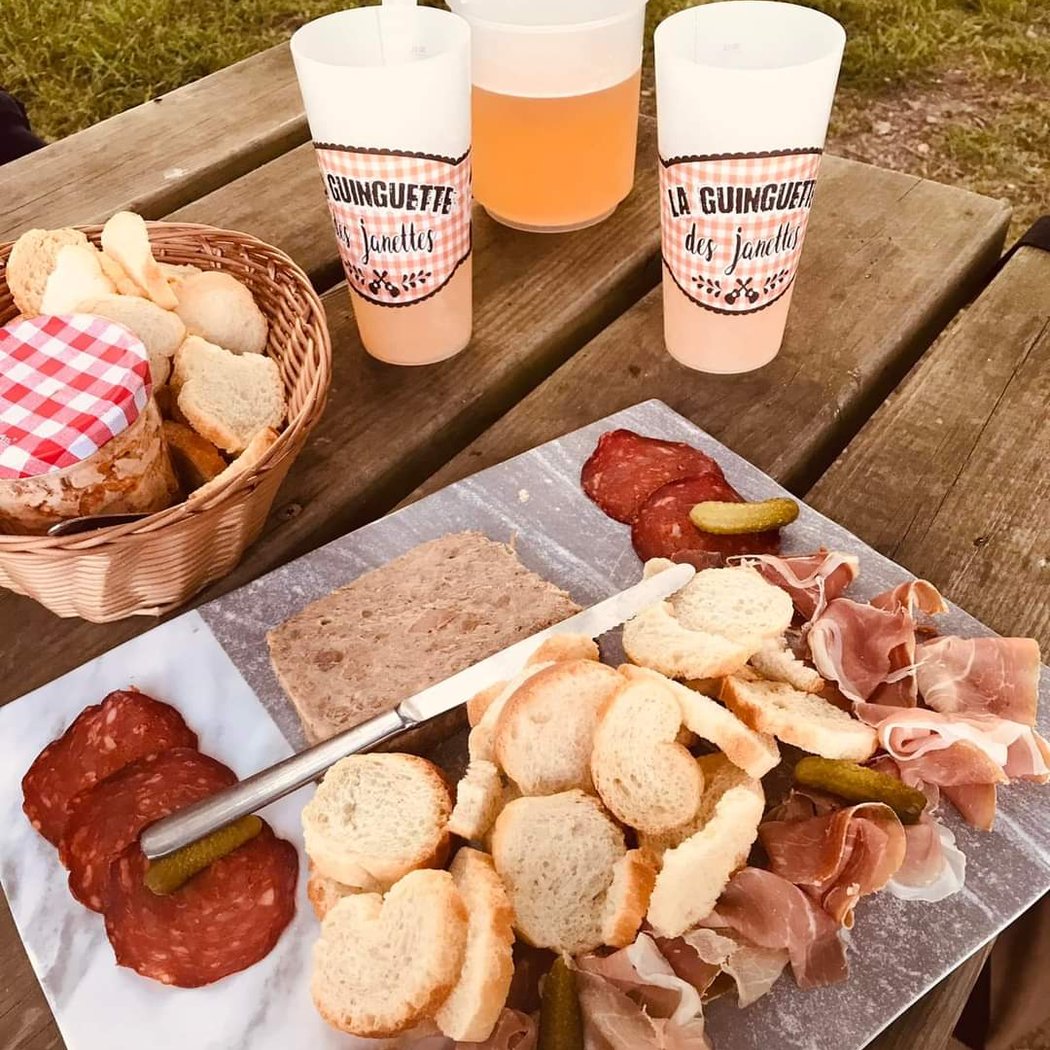 LA GUINGUETTE DES JANETTES 3
