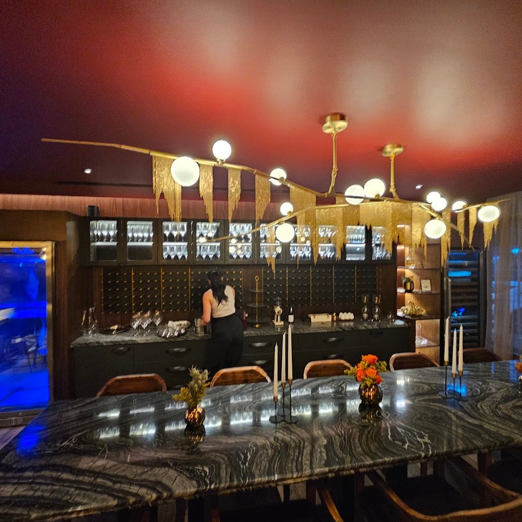 Foreigner Restaurant 2