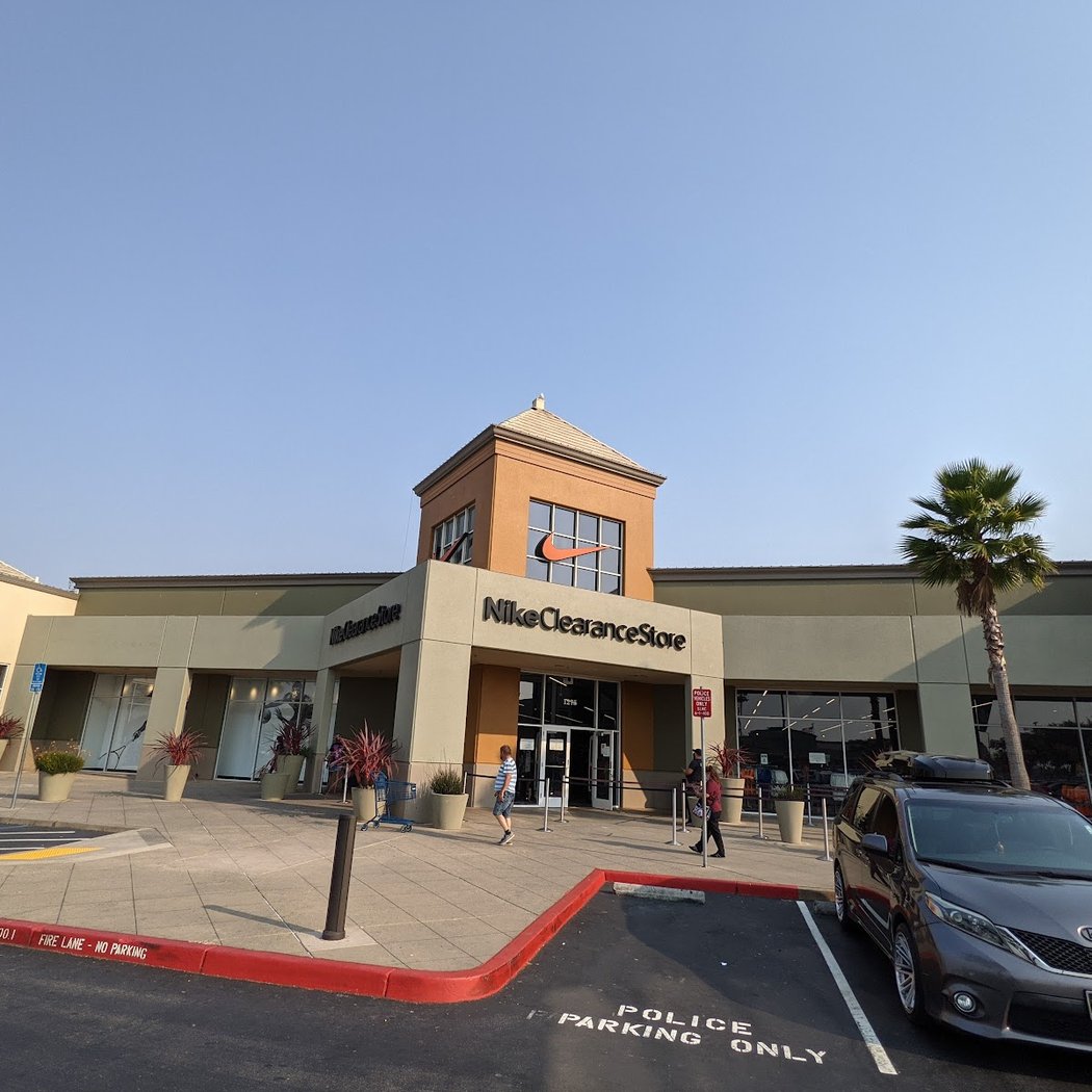Nike Clearance Store - San Leandro 2