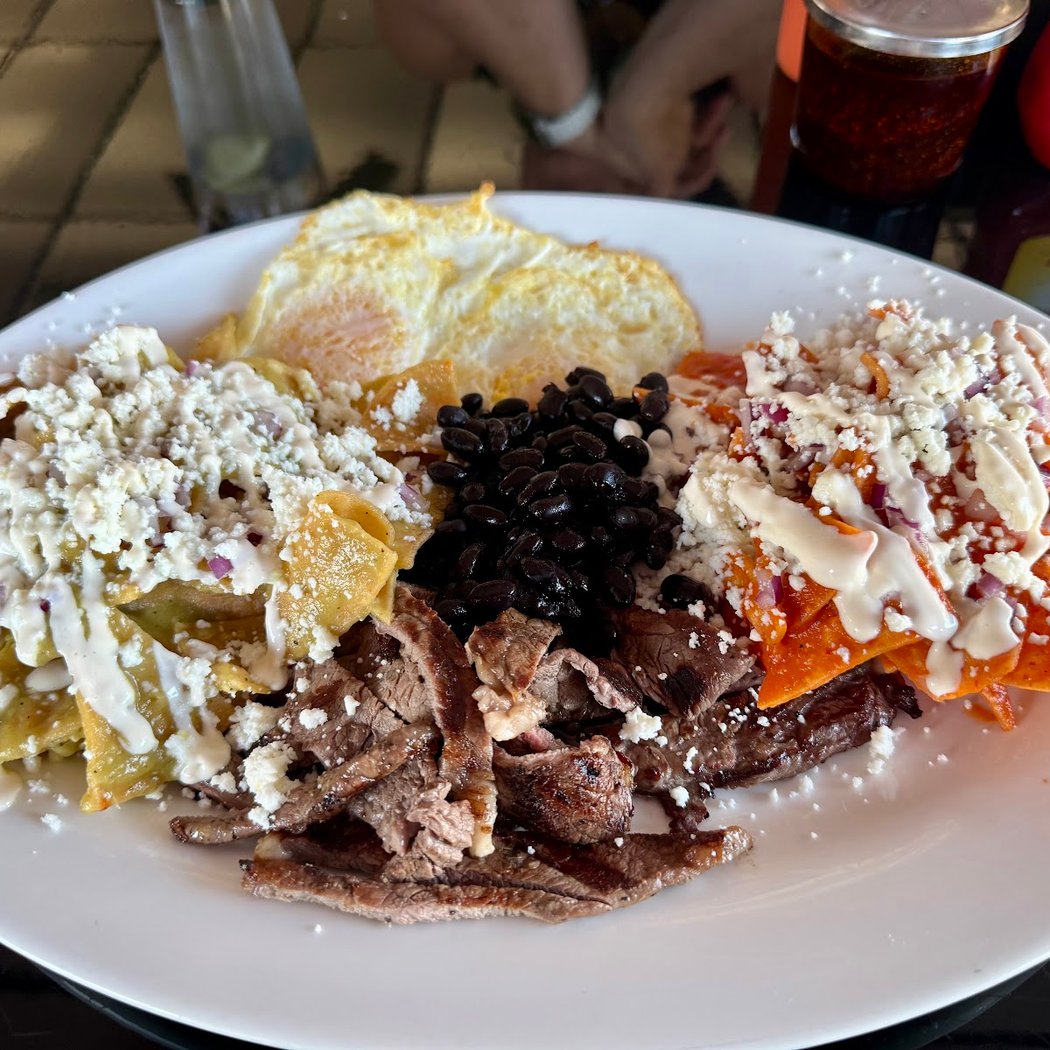 Chilaquiles Los Compadres 1
